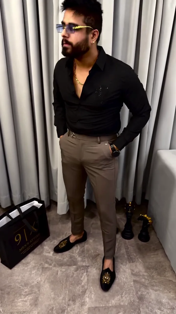 Men’s Fashion-Forward Designer Shirt ★