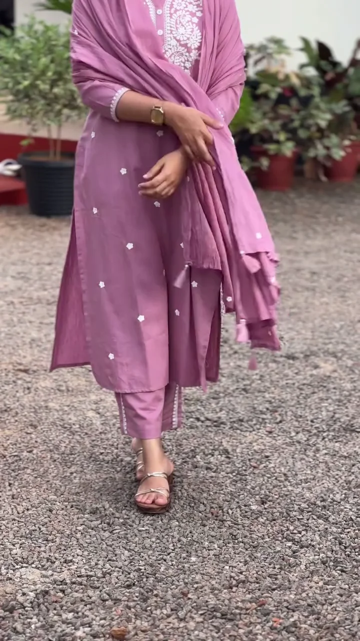Floral Embroidered Thread Work Pure Cotton Kurta With Trousers & Dupatta - Image 2